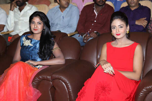 Yagna Shetty Photos