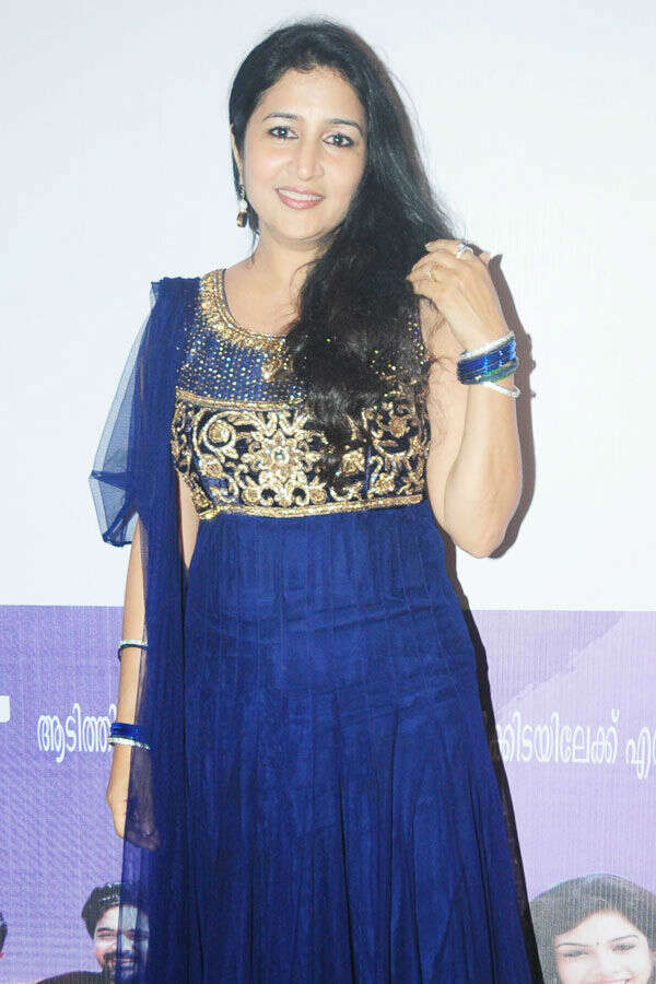 Neena Kurup Wallpapers