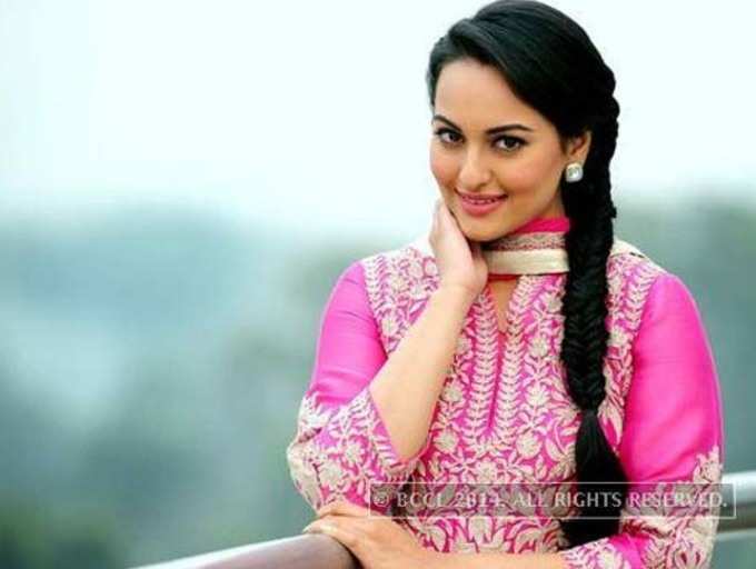 Sonakshi Sinha turns ‘drummer’ at dad’s birthday bash