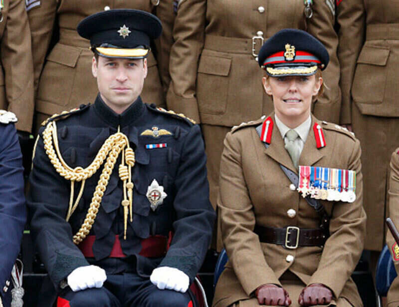 Prince William presents medals