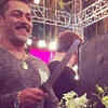 Article image for: Watch: Salman Khan cuts biggest and special <i class="tbold">birthday cake</i>