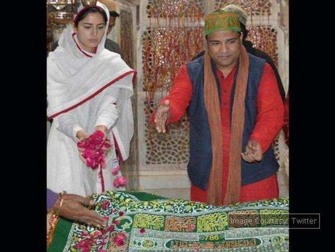 Katrina seeks blessings at Fatehpur Sikri for ‘Fitoor’