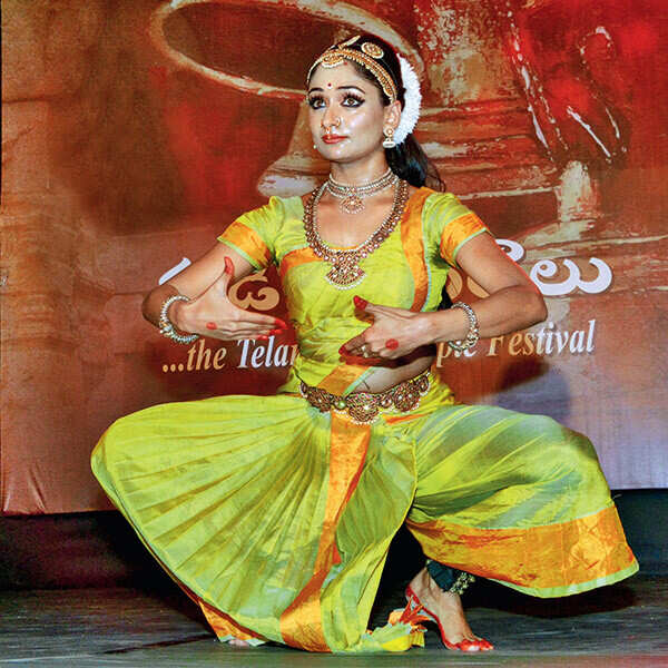 Sandhya Raju Pictures
