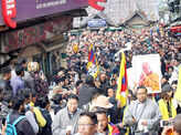 Tibetans join funeral procession of schoolboy