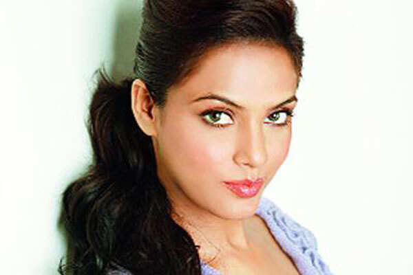 Neetu Chandra Stills