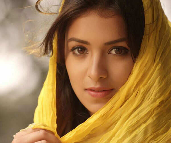 Latha Hegde Photos