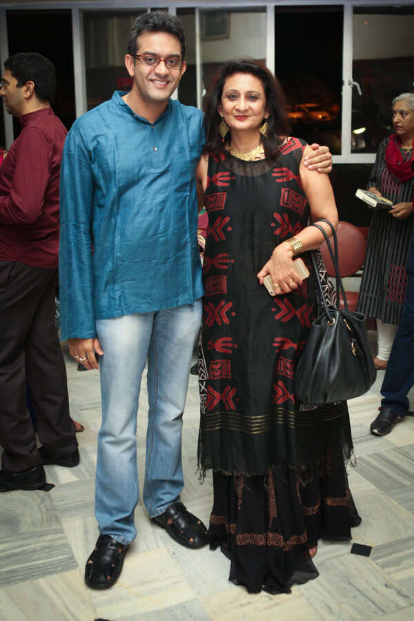 Vikram Sampath Pictures