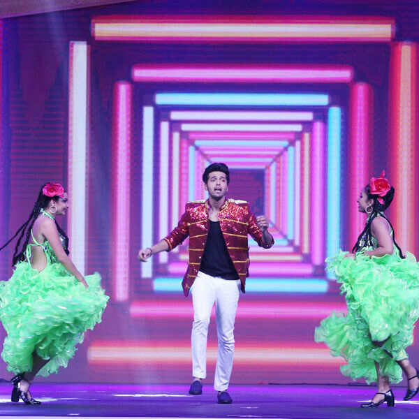 Fahad Mustafa Pictures