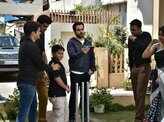 Badi Door Se Aaye Hai: On the set