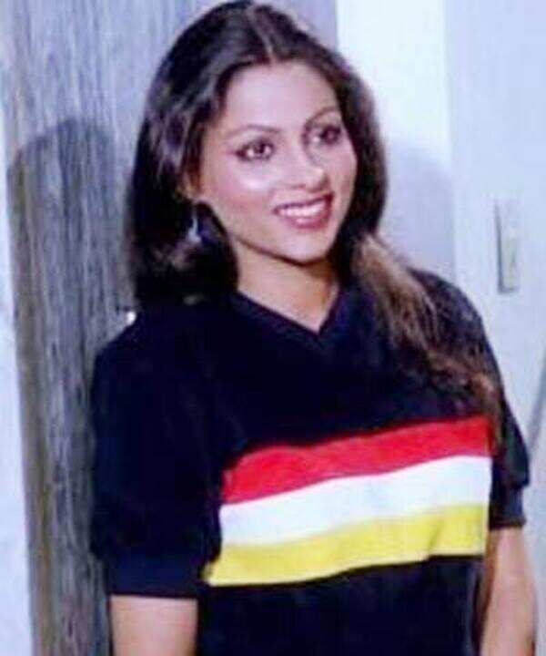 Simple Kapadia Wallpapers