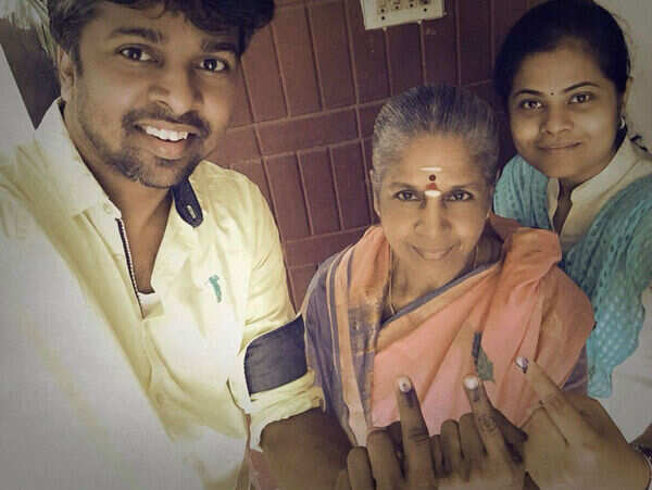 Madhan Karky Images