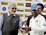 Gujarat Chief Minister Narendra Modi presents 'Man of the Match' award to Sri Lankan cricketer Mahela Jayawardene