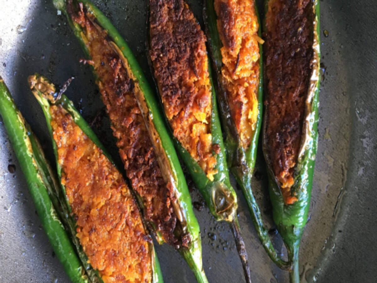 Besan Ki Hari Mirch Recipe