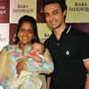 Article image for: Salman’s nephew Ahil steals the show at <i class="tbold">baba siddique</i>'s Iftar party
