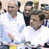 Article image for: Akhilesh visits martyred <i class="tbold">Santosh Yadav</i>'s kin, promises assistance