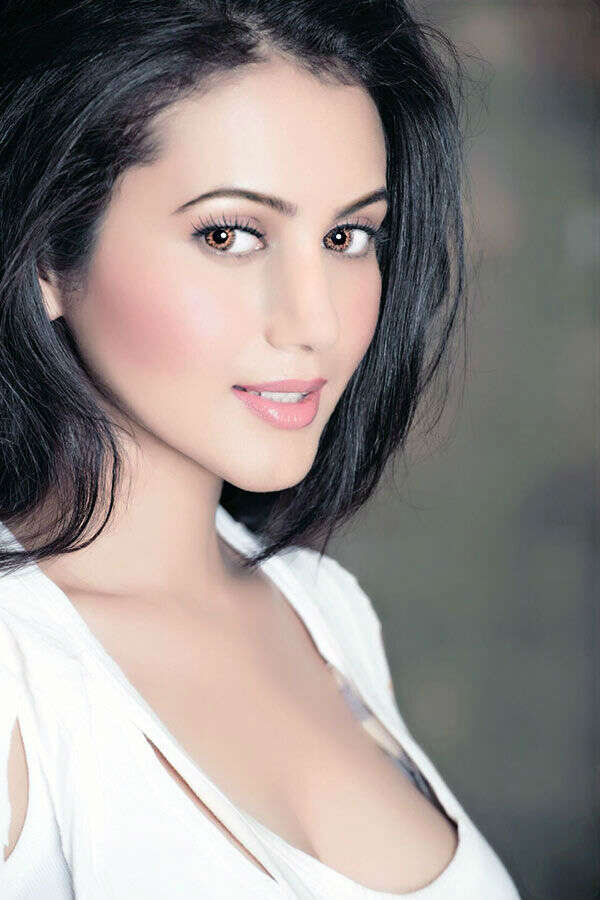 Anusmriti Sarkar Pictures