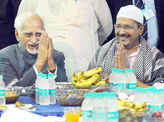 Kejriwal hosts Iftar party