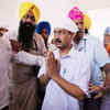 Article image for: Delhi CM Arvind Kejriwal pays <i class="tbold">obeisance</i> at Golden Temple