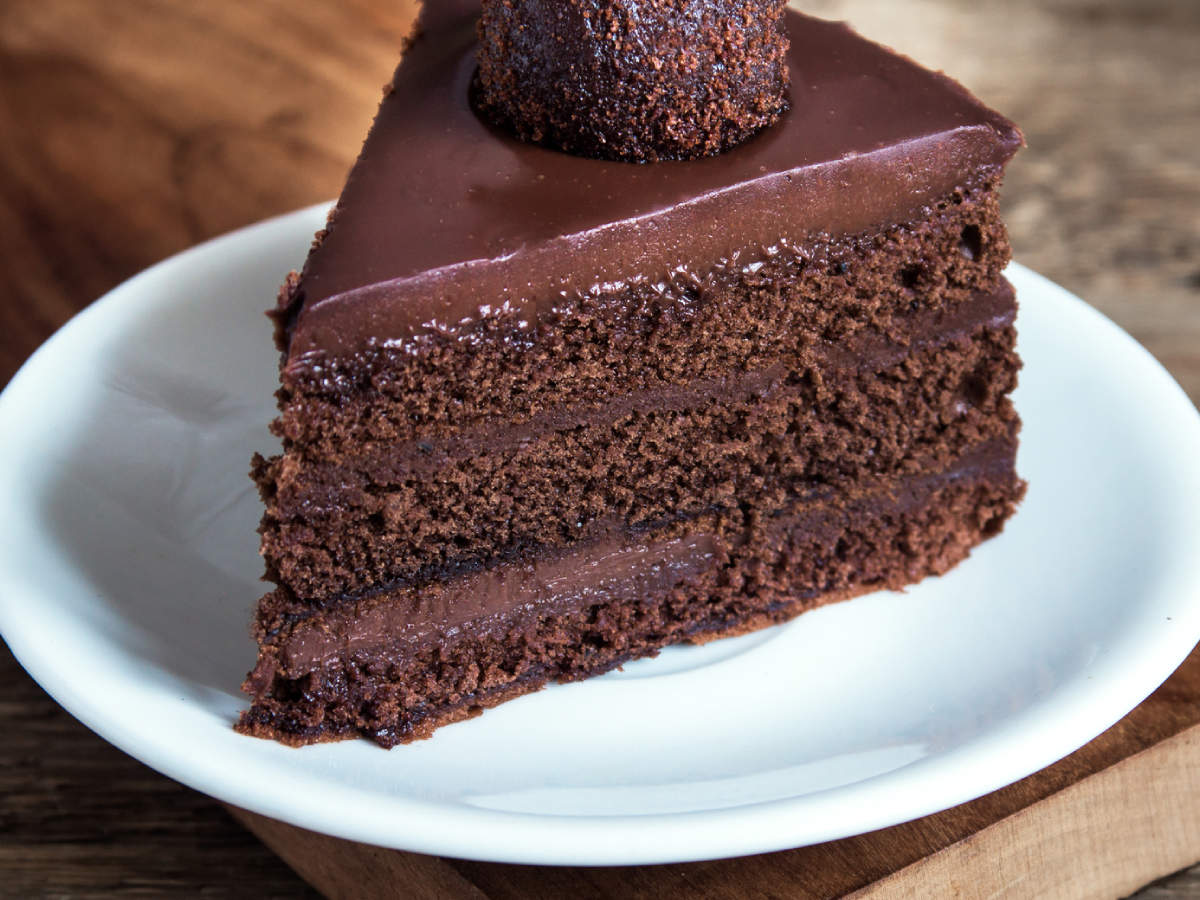 Easy Chocolate Cake Recipe: How to make Chocolate Cake at Home ...