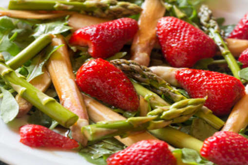 Asparagus, Ham and Strawberry Salad