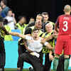 Streaker alert