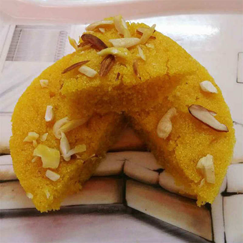 Eggless Microwave Mini Mango-Semolina Cake Recipe