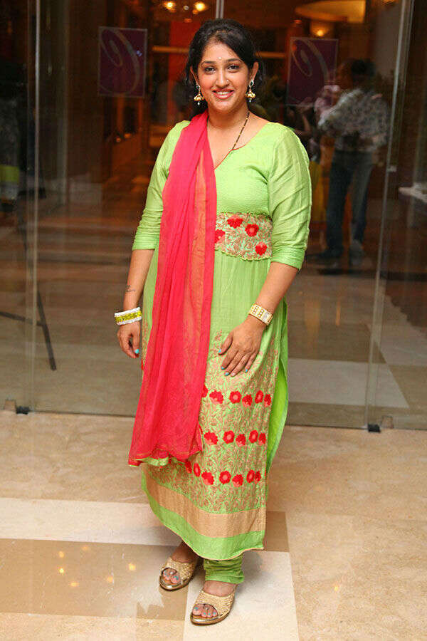 Shruthi Raj Wallpapers