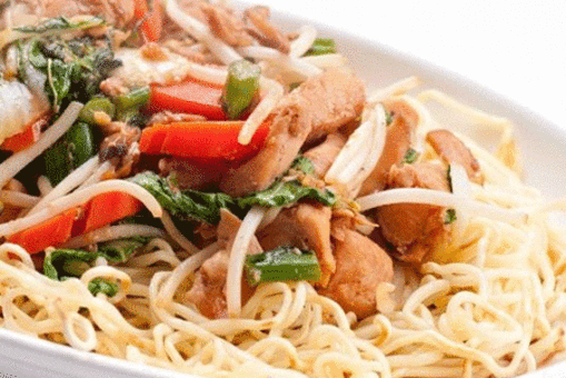 Pan Fried Noodles with Spicy Chicken