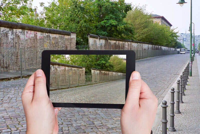 Tour the berlin wall