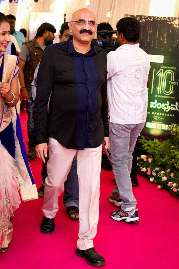 Sihi Kahi Chandru Images