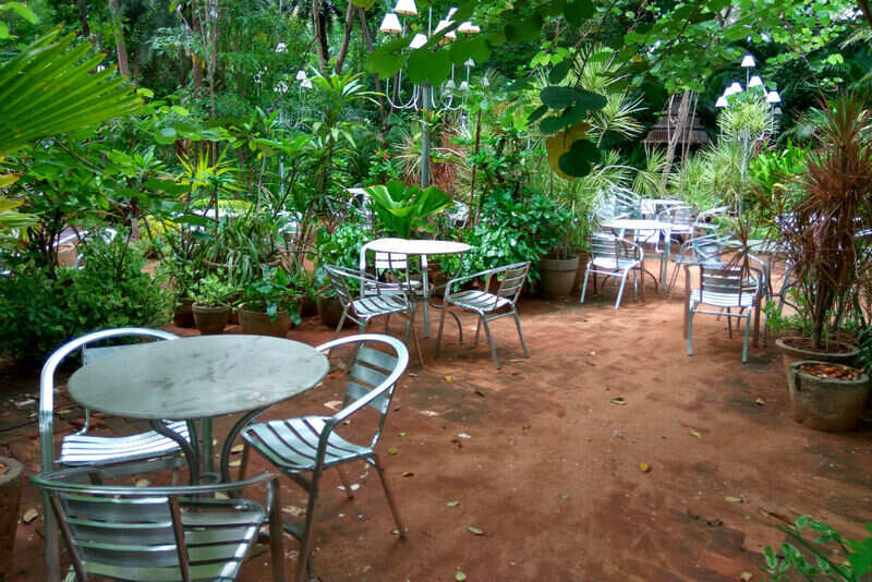 Amethyst cafe2