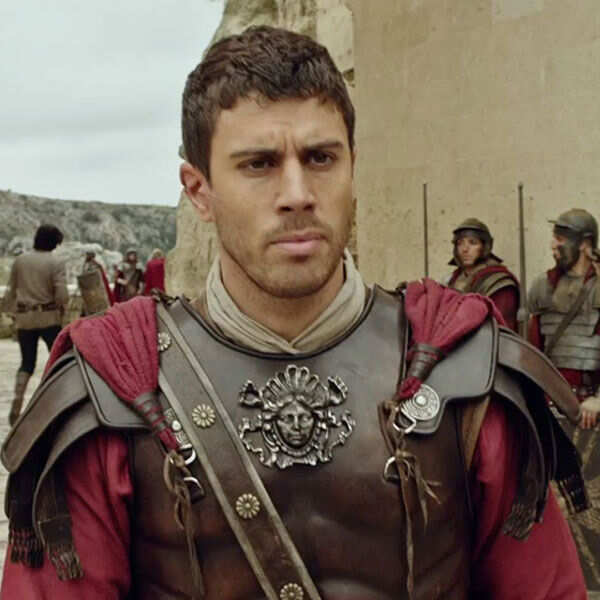Toby Kebbell Photos