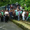 Article image for: Darjeeling: Truck drivers begin <i class="tbold">indefinite hunger strike</i> as administration shuts down NH-55
