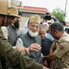Article image for: J&K: Separatist leader Geelani defies <i class="tbold">house arrest</i>, detained