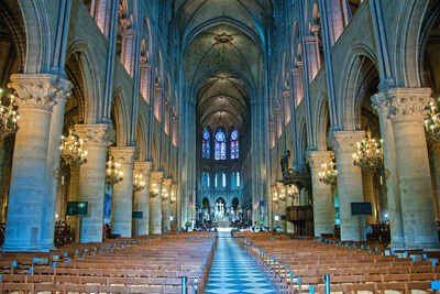 Attend the midnight mass at the Notre Dame Cathedral, Paris
