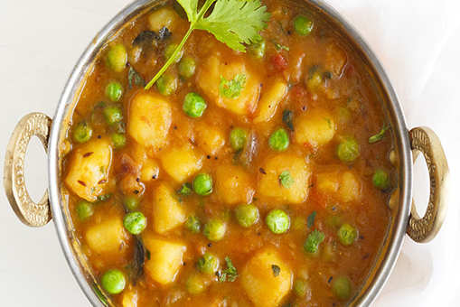 Potato, Onion and Green Peas Curry