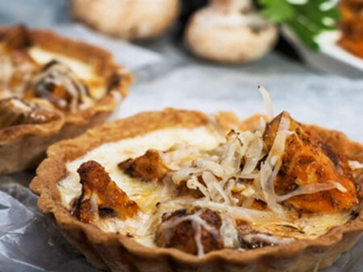 Mushroom Do Pyaza Crumble Pie Recipe