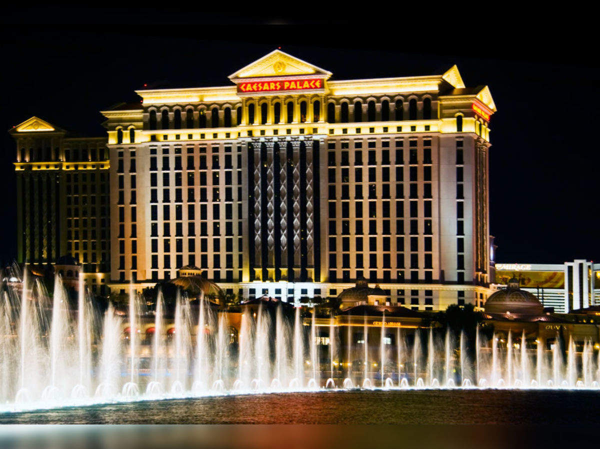Caesars Palace Fall of Atlantis fountain show. - Picture of
