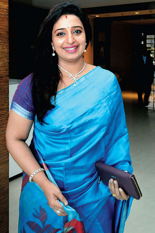 Sona Nair Wallpapers