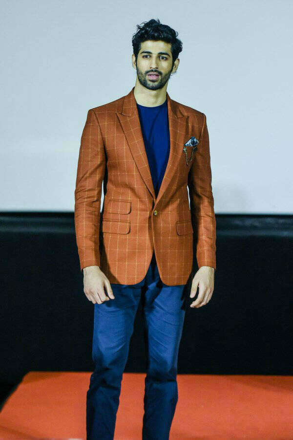 Aashim Gulati Pictures