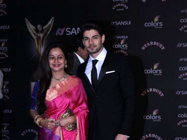 Zarina Wahab Wallpapers