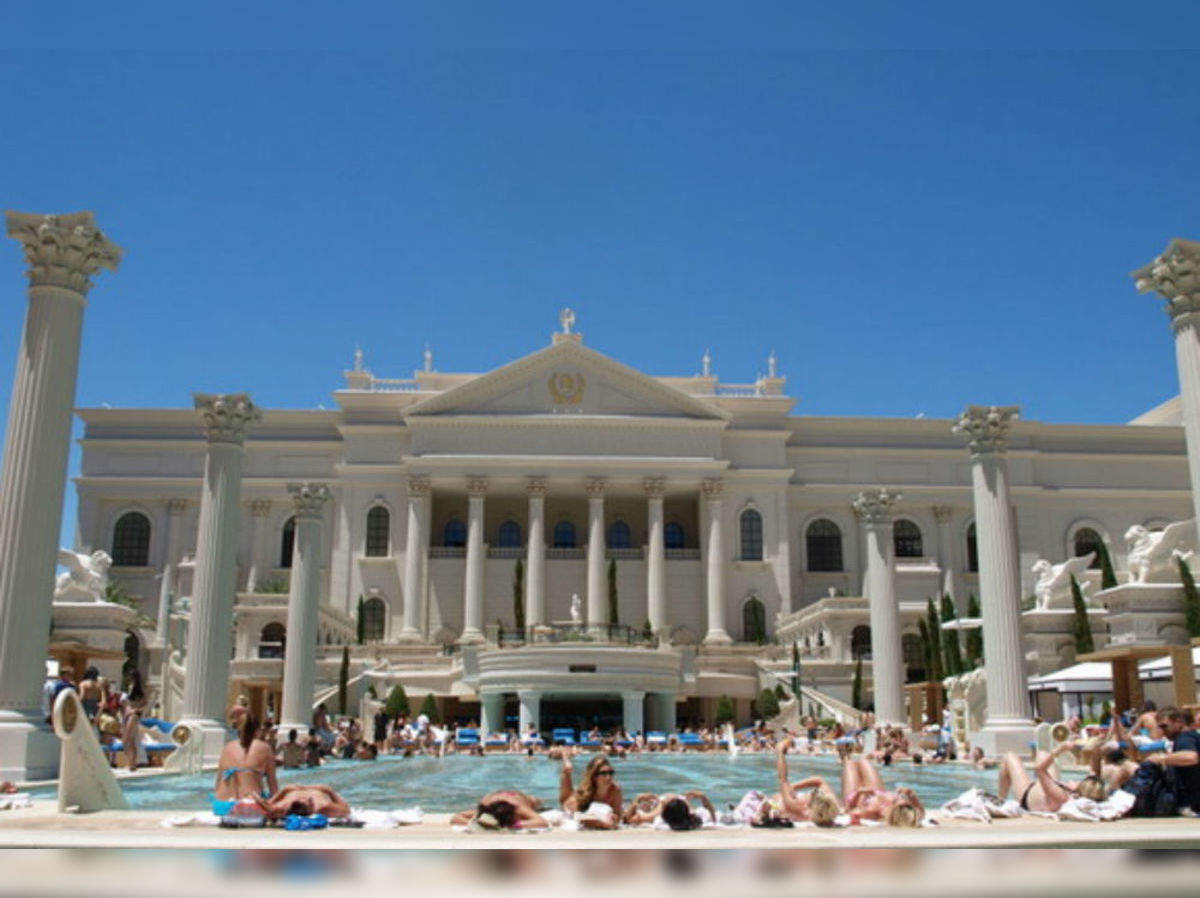 caesars palace pool swim up bar