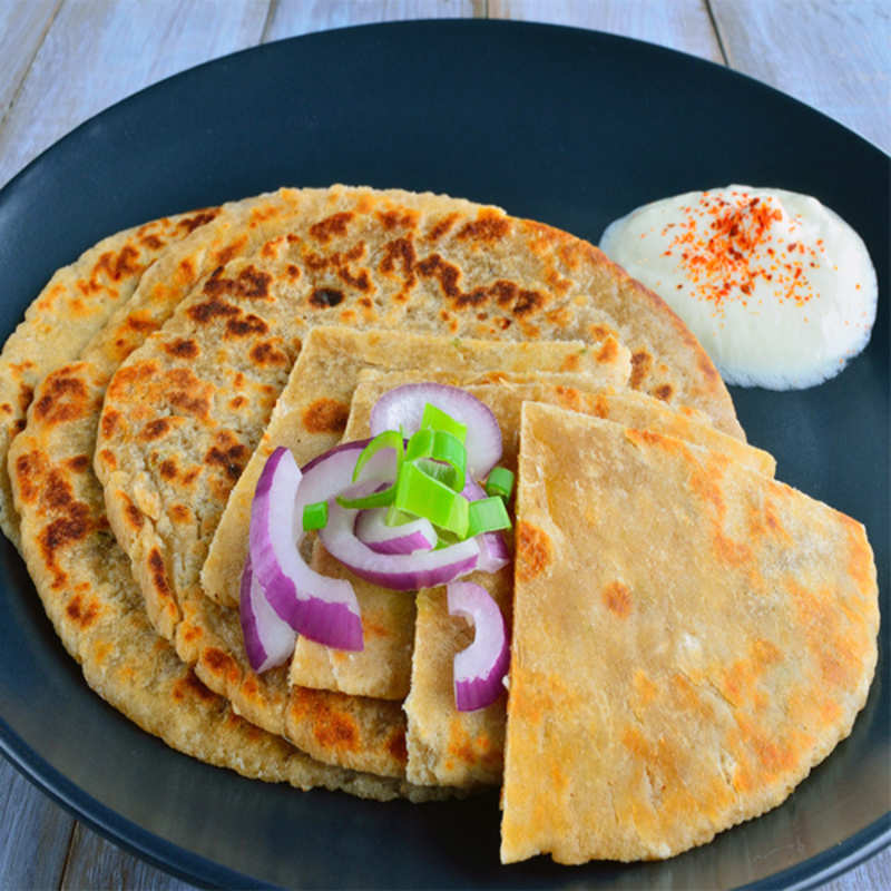 Instead of potatoes this time make onion parathas, everyone will love the taste, know the easy way to make it.