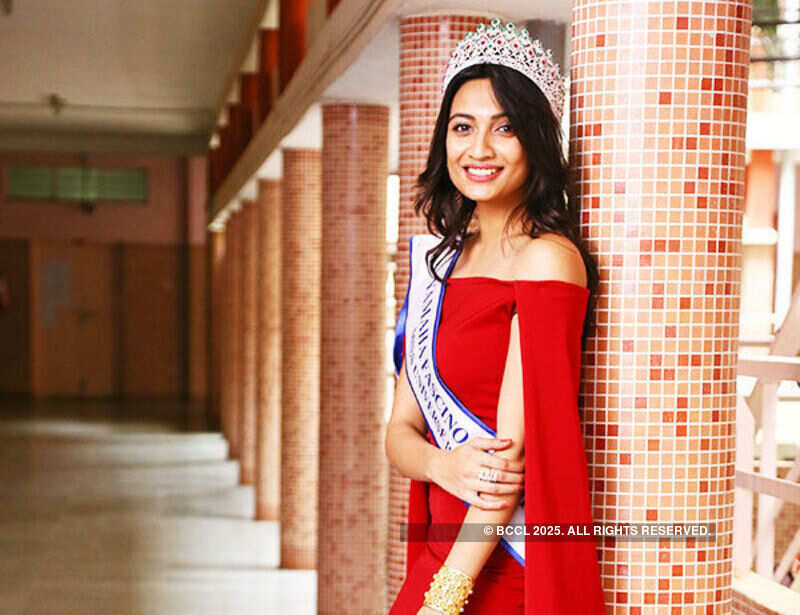 Miss Diva 2016 Roshmitha visits college