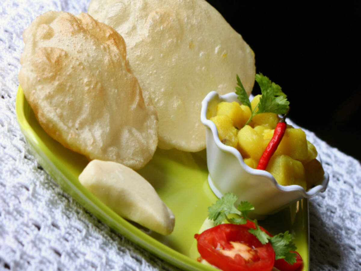 Luchi Aloor Dum Recipe