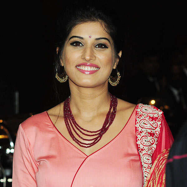 Divinaa Thackur Wallpapers