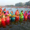 Article image for: Devotees throng river banks across India to celebrate <i class="tbold">chhath</i> Puja