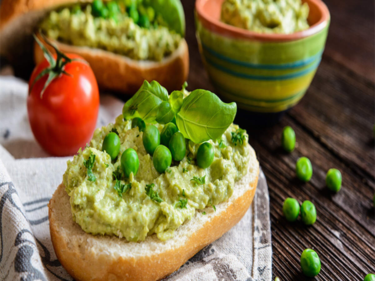 Cheesy Pea Crostini Recipe