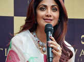 Shilpa inaugrates Varti Jewels' showroom