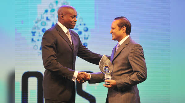Times Group MD Vineet Jain shakes hands with Olympic legend Carl Lewis